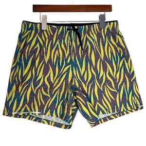 Maamgic 6 Inch Yellow Flame Hybrid Shorts Mens Large Pull-On Abstract Print